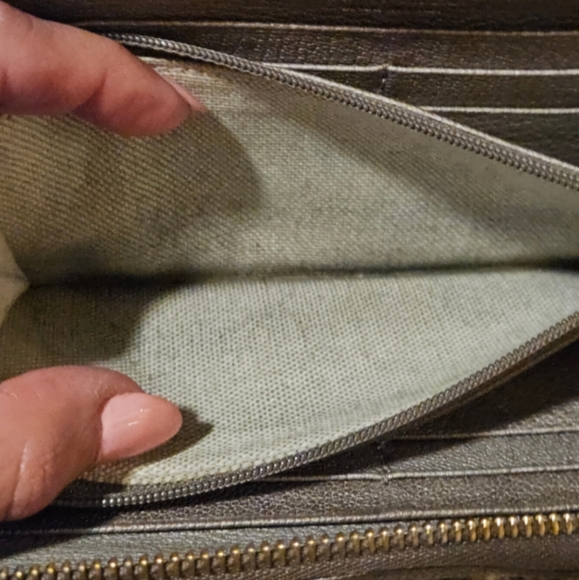 LS: Jimmy Choo GUC++ Star Studded Filipa Taupe Leather Wallet (W88) - Picture 4 of 9